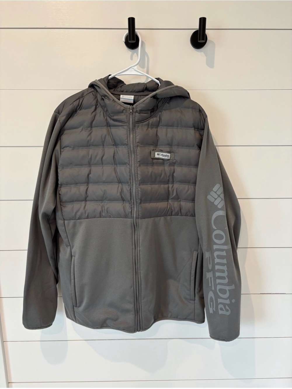 Lot of 2-Large Columbia PFG Black 1/4 Zip and Gray hooded Jacket. - Picture 3 of 7